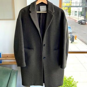Everlane cacoon coat in Laden color for sale in an EUC!